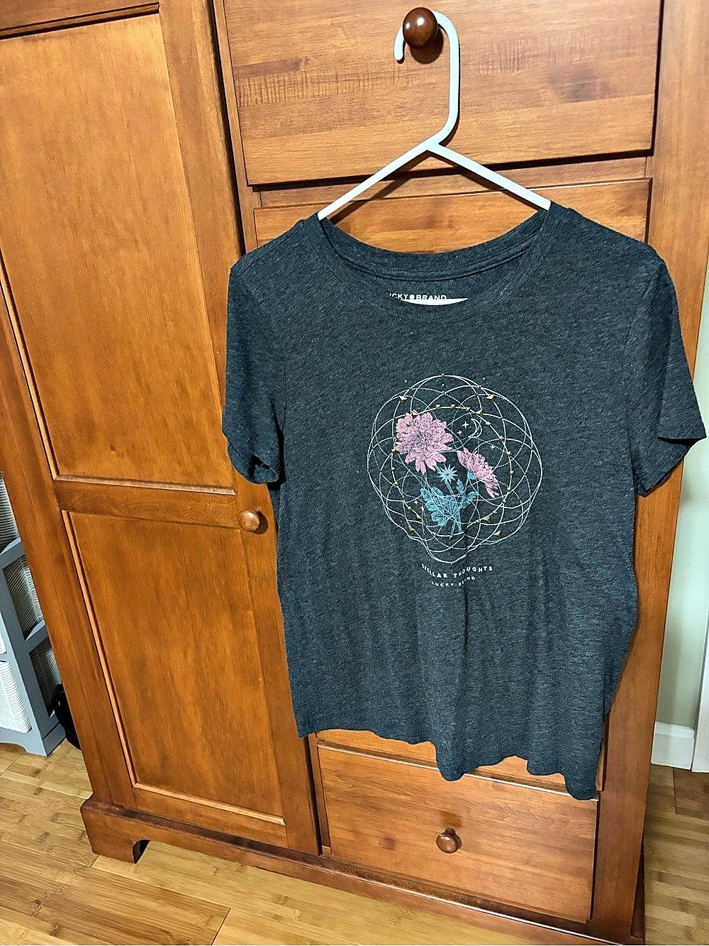 Lucky Brand Stellar Thoughts Graphic Tee Gray & Pink Size Medium